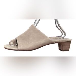 Eileen Fisher putty tumbld nubck lthr sandls w 1.5”  heel & toe rng  SZ 10